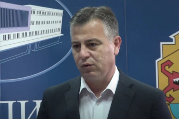 KOD PIROTA SKLIZNULA KRAN DIZALICA ZA PODIZANJE CISTERNE! Oglasio se gradonačelnik Vasić povodom nezgode