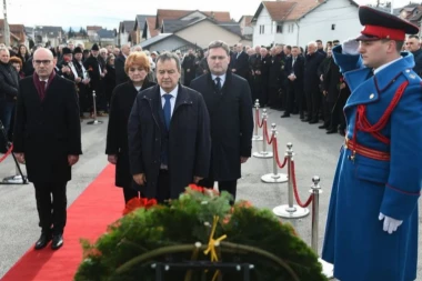 DAČIĆ POLOŽIO VENAC NA SOKOLCU: Republika Srpska za nas nije samo narodna tvorevina, već i dejtonska!