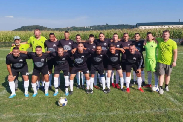 REZULTATA NEMA, ALI NA TERENU SIJAJU: Manekenska forma lozničkog Gradilišta! (FOTO GALERIJA)