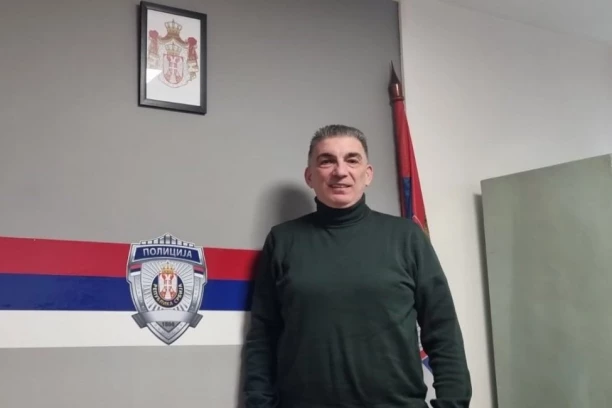 CEO ŽIVOT ODVAJAO DEO PLATE KAKO BI POMAGAO DRUGIMA! Policijski inspektor oduševio Srbiju gestom: Prikuplja pomoć za muškarca koji se ODREKAO JETRE da spase mladića!