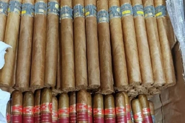 NEVEROVATNA ZAPLENA NA BEOGRADSKOM AERODROMU: Putnik pokušao da prošvercuje 2.000 tompusa (FOTO)