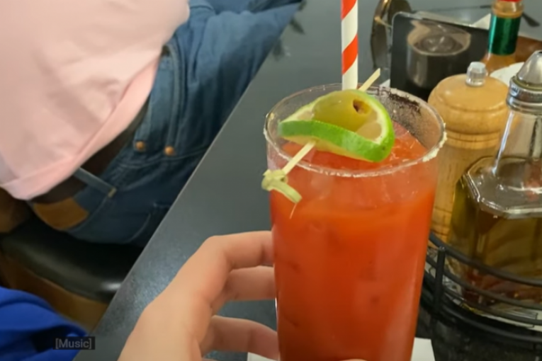 Ksenija naručila koktel