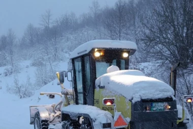 DEVOJKU (33) USMRTIO SNEGOČISTAČ! Tragedija na Žabljaku!