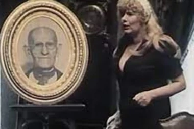 SVI JE PAMTE KAO SLUŽAVKU U MARATONCIMA: Ovako danas izgleda Melita Bihali koja je snimila eksplicitne scene sa Mićom Tomićem (FOTO)