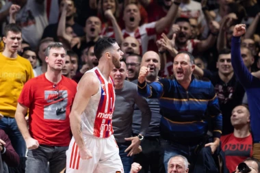 VILDOZA UPOZNAO ČARI SRBIJE! Argentinac u ludom PROVODU, tri mlade DEVOJKE igraju oko njega, on sedi u OBLAKU DIMA! (VIDEO)