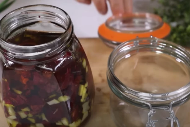 MOJA MAMA NIJE MOGLA DA HODA ZBOG BOLOVA OD PROŠIRENIH VENA: Napravila je ovaj starinski recept - trebaju vam tri dobro poznata sastojka