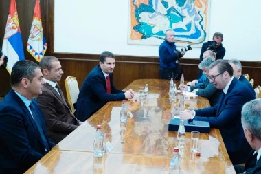 Vučić se sastao sa predsednikom UEFA Aleksandrom Čeferinom (FOTO)