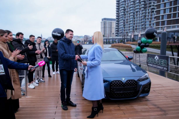 SOCCERBET URUČIO KLJUČEVE DOBITNIKU U PRVOJ FAZI NAJVEĆE NAGRADNE IGRE NA BALKANU: Andrija osvojio BMW 420D XDRIVE! (FOTO)
