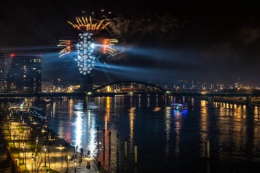 Srpska Nova godina dočekana uz spektakularni vatromet sa Kule Beograd (FOTO/VIDEO)
