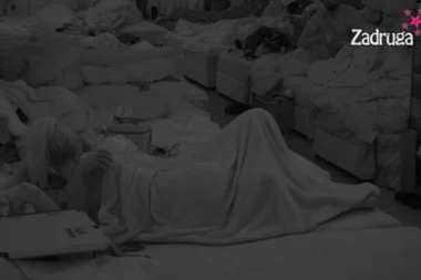 DJ TAMARIS I ALEKSANDAR KERIĆ U VRELOJ AKCIJI! Sve prštalo od strastvenih poljubaca i dodira (VIDEO)