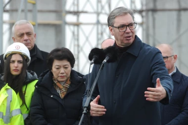 VUČIĆ OBIŠAO RADOVE NA IZGRADNJI BRZE PRUGE NOVI SAD - SUBOTICA: Od 2012. izgrađeno više od 108 kilometara pruga - cilj je da Srbija napreduje (FOTO/VIDEO)