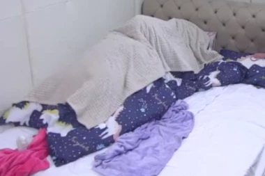 MAJA ORALNO ZADOVOLJAVALA CARA! Marinkovićeva ga spopala usred dana, pa mu pokazala šta ume JEZIKOM! (VIDEO)