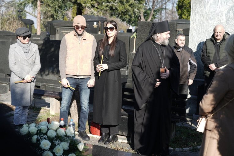 Anastasija i Veljko na pomenu ocu