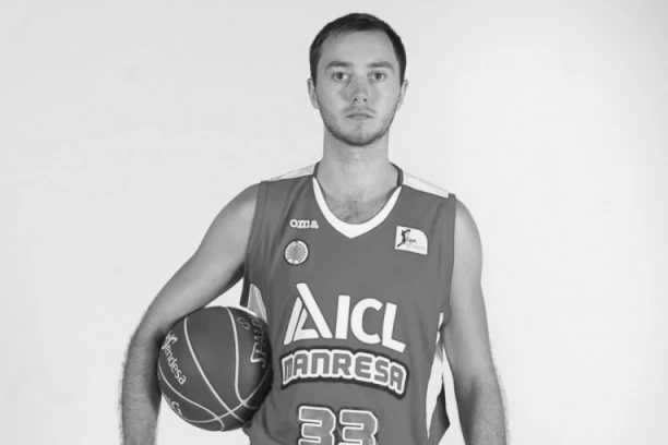 EVROPA U SUZAMA ZBOG SMRTI KOŠARKAŠA: Reprezentativcu (33) stradalo srce - igrao je na Evropskom prvenstvu 2017. godine!