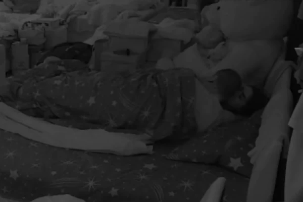 UZAVRELE STRASTI OD RANOG JUTRA: Zvezdan i Anđela se zaigrali ispod jorgana kao nikada do sada, Crnogorka konačno zadovoljila preljubnika? (VIDEO 18+)