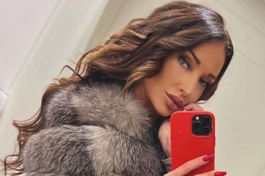 KAĆA ŽIVKOVIĆ OBJAVILA VRUĆI SNIMAK: Pevačica u miniću izazvala haos! (FOTO)