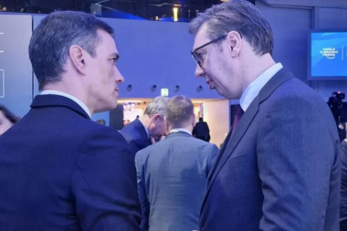 NA MARGINAMA SAMITA U DAVOSU: Vučić razgovarao sa premijerom Španije (FOTO)