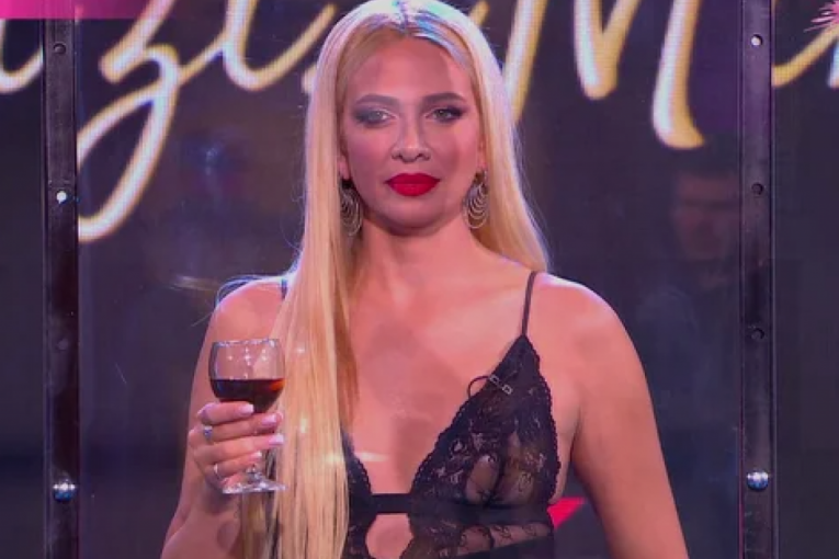 Milica Todorović pokazala grudi bez brushaltera Amidži šou