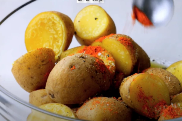 AKO ČUVATE OVAKO KROMPIR TRAJAĆE VAM MESECIMA: Sprečava klijanje i neće biti mekan - Ovaj trik morate znati!