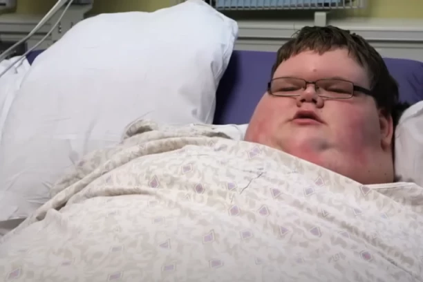 IMA SAMO 15 GODINA, A 320 KILOGRAMA I NEKOLIKO ZDRAVSTVENIH PROBLEMA: Tinejdžer se prepolovio,  uradio je samo DVE stvari