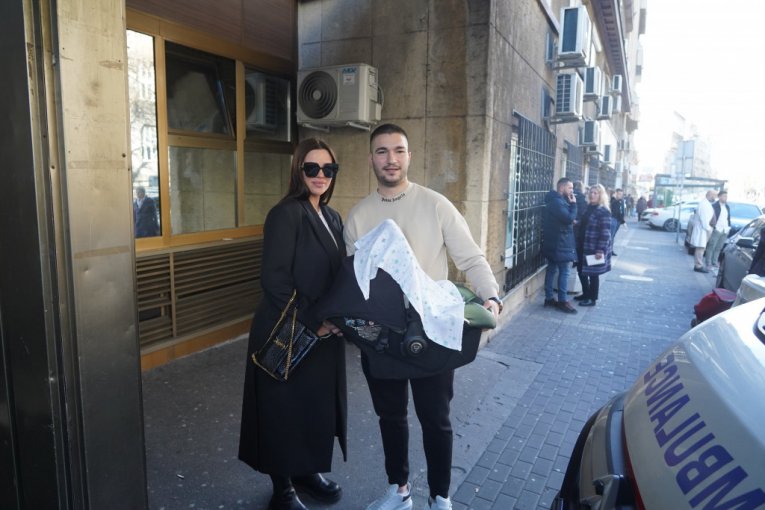 Mirko Šijan došao u porodilište po Bojanu Rodić i sina Vukana