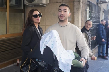 MIRKO ŠIJAN POKAZAO DRUGOG SINA: Prva fotka naslednika Vukana iz porodičnog doma raznežila sve! (FOTO)