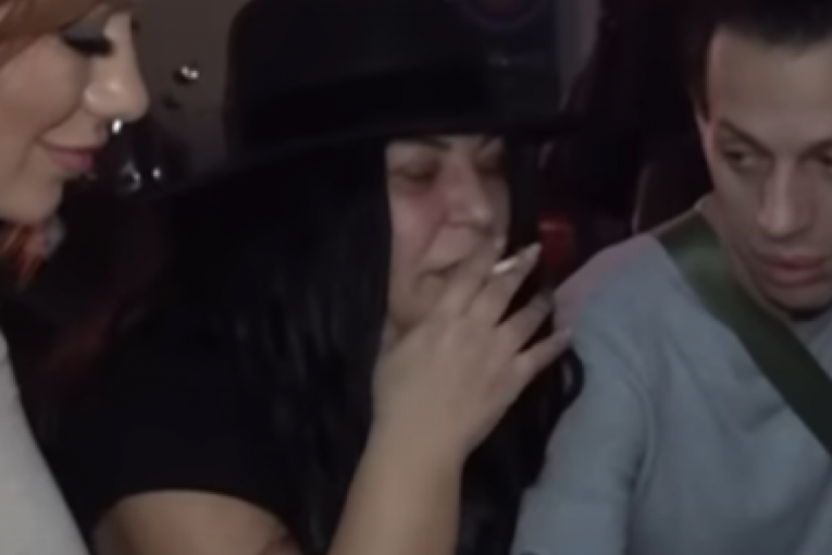 Stoja Novaković puši