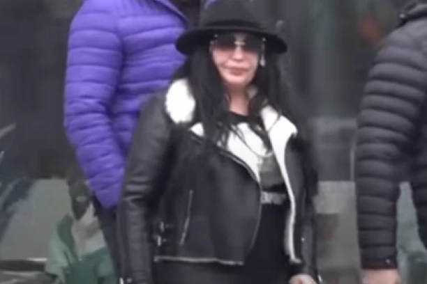 "ZVALI SU ME STOJA CELULITARA" Folk zvezda prošla kroz PAKAO, priznala da je trpela stravična poniženja!