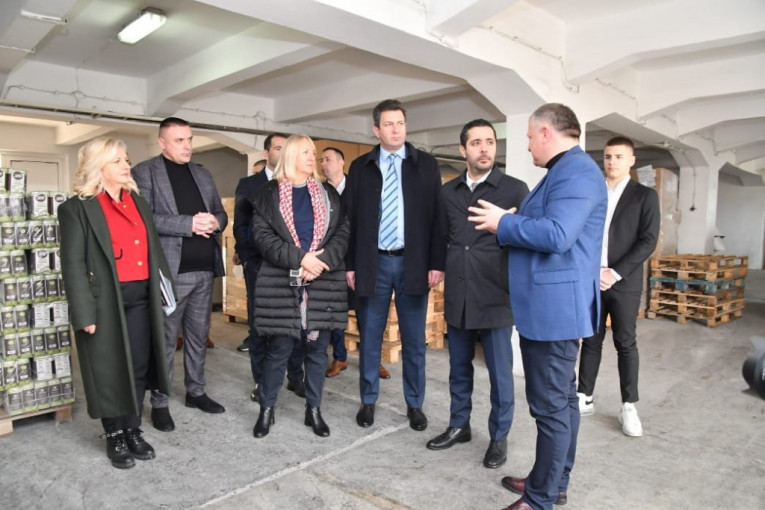 Momirović obilazi robne rezerve