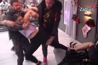 BUKTI RAT CAREVIH KONKUBINA: Maja pljunula Milicu, ona odmah skočila na nju da je PREBIJE! (VIDEO)