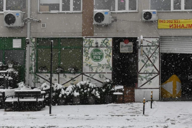 OVO JE KAFIĆ U KOJEM SE DESILO KRVOPROLIĆE NA CERAKU: Izbodena trojica muškaraca, među njima i drug Vuka Moba (FOTO/VIDEO)