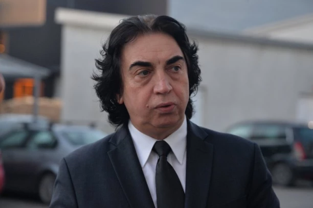 ISPRAZNIO JE SEF IZ BANKE I BACAO PARE NA SVE STRANE! Acko Nezirović otkrio šta je Džej uradio s GOMILOM NOVCA i kako se ophodio prema konobarima!