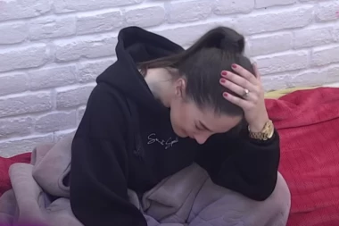 NOSI SE! Anđela se SLOMILA, prolila SUZE, JECALA i molila Zvezdana, on je spustio: DROBIŠ MI MOZAK! (VIDEO)