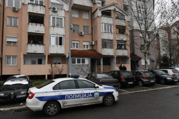 PUSTILA UBICU U DOM? MISTERIOZAN MOMAK BIO U STANU MRTVIH SESTARA: Jelisaveta mu otvorila vrata!