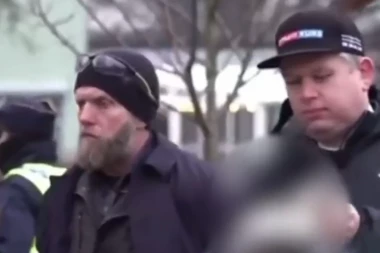 DANSKI POLITIČAR KRITIKOVAO ERDOGANA, PA U CENTRU STOKHOLMA PALIO KURAN? Švedska osudila incident, Turska zatražila OŠTRIJE mere! (VIDEO)