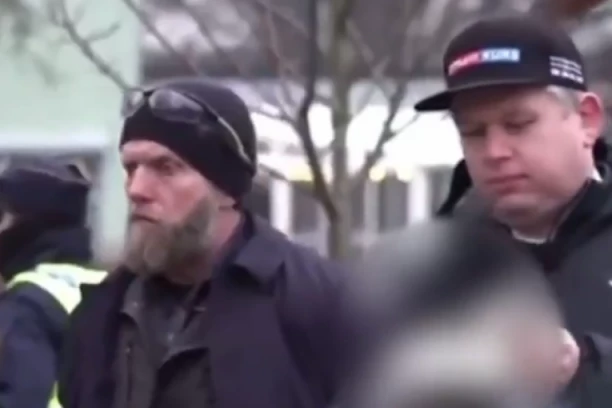 DANSKI POLITIČAR KRITIKOVAO ERDOGANA, PA U CENTRU STOKHOLMA PALIO KURAN? Švedska osudila incident, Turska zatražila OŠTRIJE mere! (VIDEO)