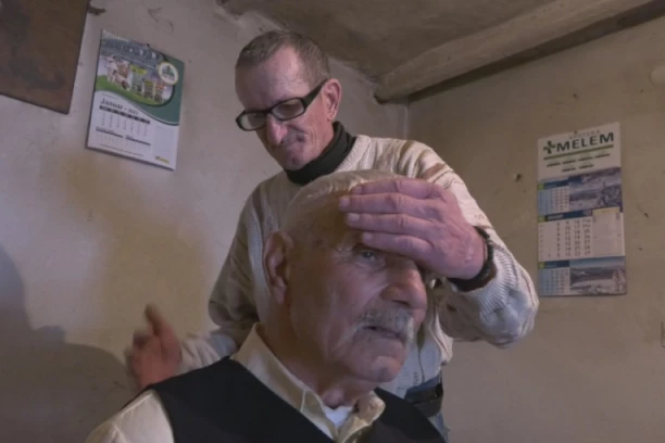 VEŽBAO U TERETANI, ČEP OD FLAŠE ODSKOČIO I ZALEPIO SE ZA NJEGOVO TELO: Evo kako Miladin koristi bioenergiju, i zašto negativnu prima samo do lakta!