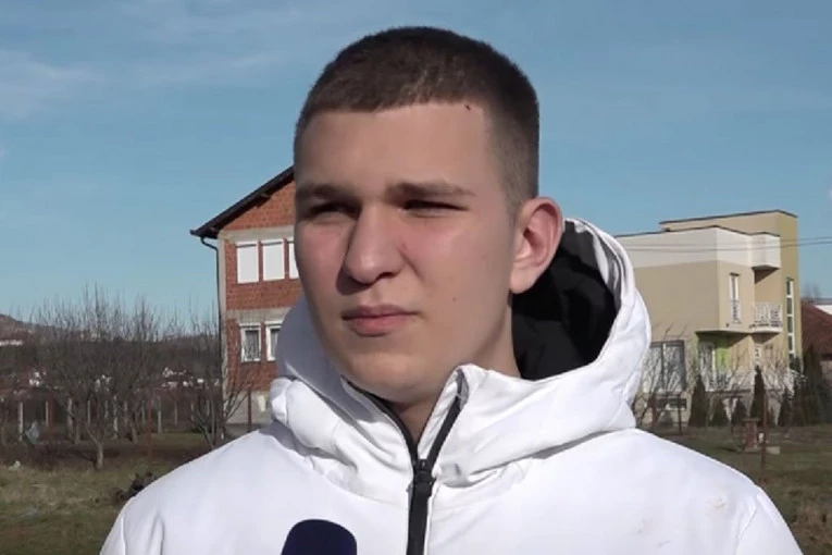 LAZAR MILUTINOVIĆ PUŠTEN NA KUĆNO LEČENJE: Šutirali me i udarali gde su stigli! Pretučenom tinejdžeru Albanci oteli i telefon