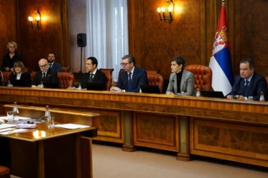 Sutra vanredna sednica Vlade: Sprema se akcioni plan za odgovor na pritiske, prisustvuje i Vučić