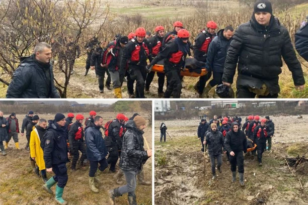 PRETUŽNA SLIKA IZ NOVOG PAZARA: Spasioci nose telo muškarca nastradalog u bujici - svi do jednog pognuli glave (FOTO)