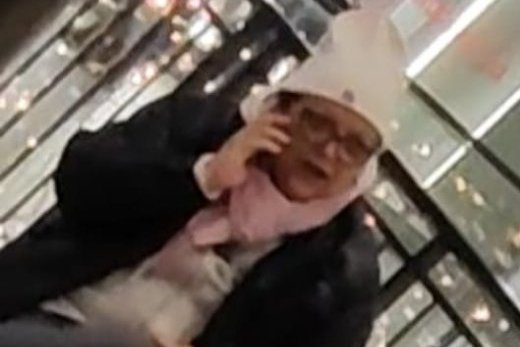 PAPARACO: Verica Šerifović besno razgovara sa nekim, vidno nervozna