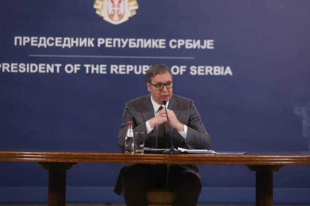 SRBIJA ŽELI KOMPROMIS, RAZGOVORE, DIJALOG: Predsednik Vučić uputio narodu moćne reči - zaštitićemo građane i državu Srbiju (VIDEO)