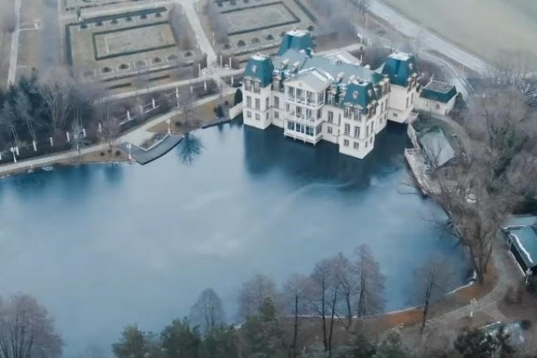 Jana Todorović u dvorcu svog svekra