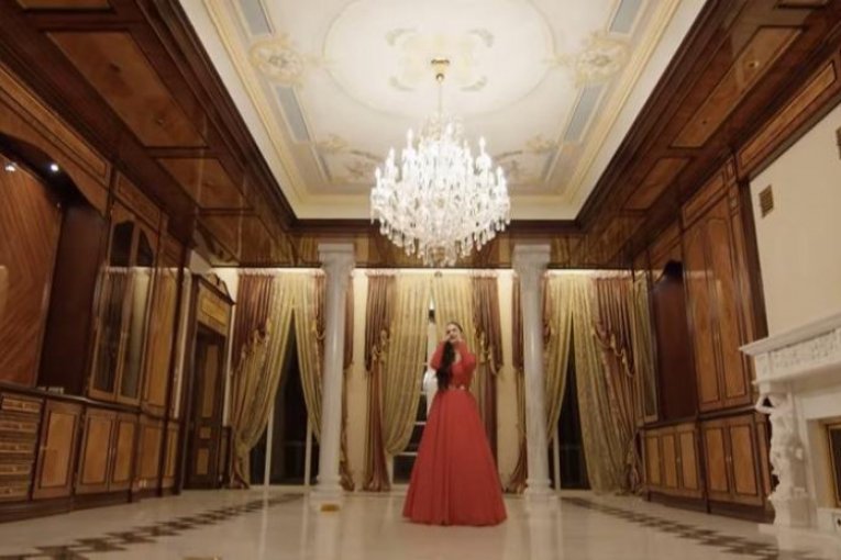 Jana Todorović u dvorcu svog svekra