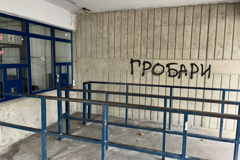 Vandali uništili Pionir