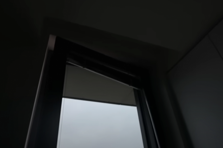 Baka Prase oštetio plafon