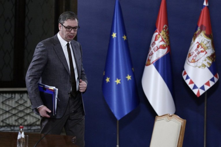 OBRAĆANJE PREDSEDIKA U UDARNOM TERMINU: Vučić gostuje u Dnevniku 2 na RTS