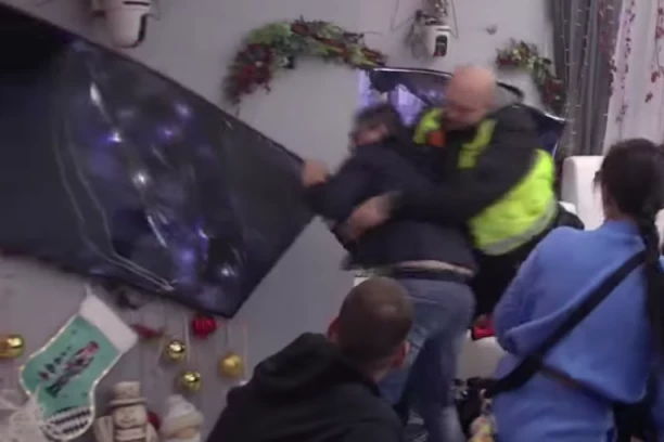 BEBICA LOMI I DIVLJA PO BELOJ KUĆI! Jezive scene u Zadruzi - Macanović popucao po svim šavovima, ne zna GDE BIJE! (VIDEO)