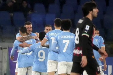 DELIRIJUM NA OLIMPIKU: SMS načeo Rosonere, Lacio ZGROMIO Milan! (VIDEO)