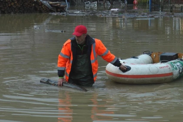 RHMZ IZDAO HITNO UPOZORENJE: Kod Šapca reka Sava preti da pređe granice odbrane od POPLAVA!